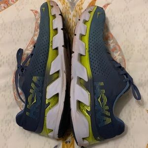 Hoka Men’s 9.5 Running Shoes